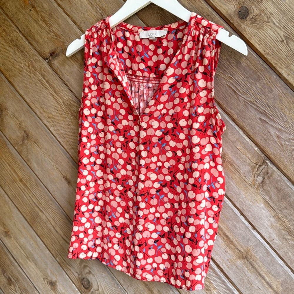 Loft camisole tank blouse top red peach cherries apples size small